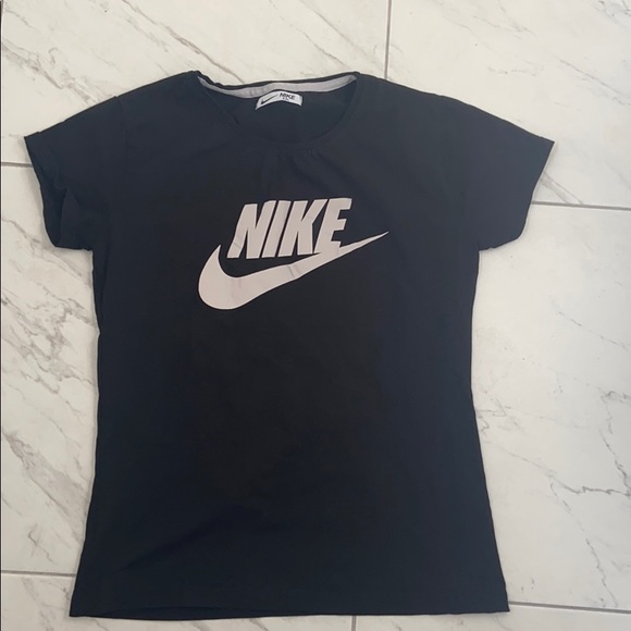 Nike shirt - Picture 1 of 2